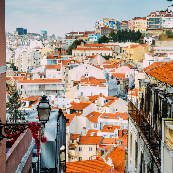 Άποψη της περιοχής Alfama στη Λισαβόνα, Πορτογαλία - Φωτογραφία, εικόνα