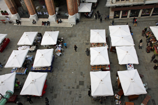 stánky starožitnosti a vintage trh na hlavním náměstí v c - Fotografie, Obrázek