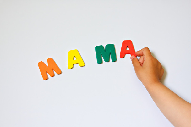 Детское рукописное слово Мама
 - Фото, изображение