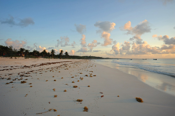 захід сонця на пляжі
 - Фото, зображення
