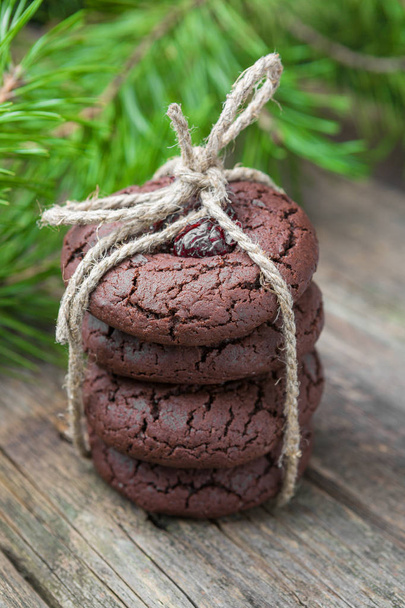 Homemade chocolate cookies Wrapped with Twine on wooden table background. Food baking. - Foto, Imagen