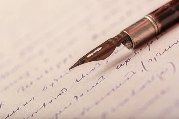 plnicí pero na starožitný ručně psaný dopis - Fotografie, Obrázek