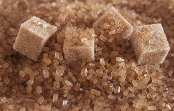 Кубики коричневого цукру на цукровій пудрі
 - Фото, зображення