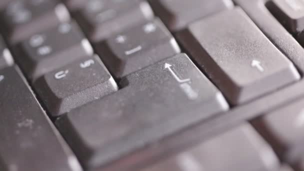 Oříznout záběr osoby, psaní na klávesnici černý - Záběry, video