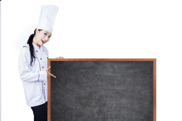 Beautiful chef show blank board - Фото, зображення