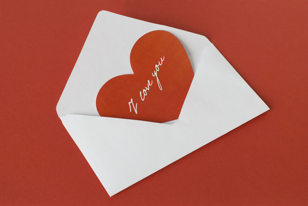 scarlet heart in a white envelope - 写真・画像