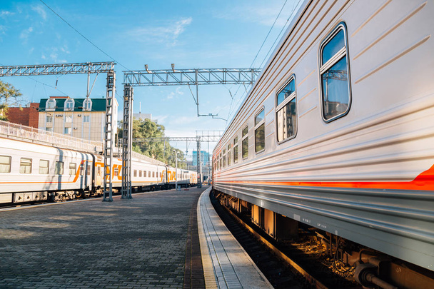 Władywostok, Rosja - 16 września 2018: Vladivostok railway station platformy - Zdjęcie, obraz
