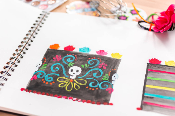 Σημειωματάριο (Notepad) με το σχέδιο των έξι στρώμα κέικ για Dia de los Muertos Ενοικιαζόμενα. - Φωτογραφία, εικόνα