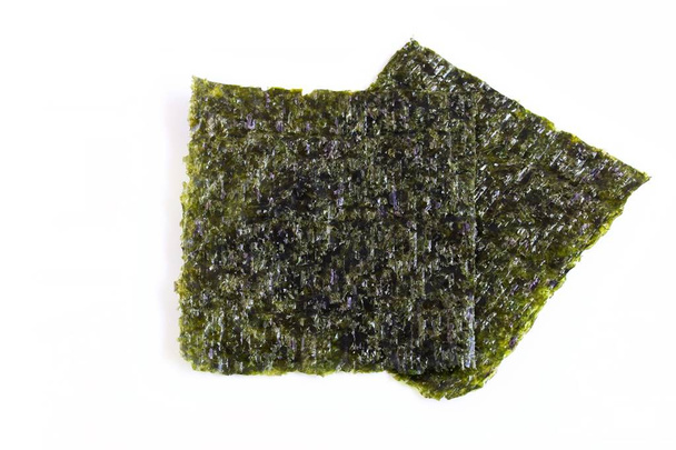 Feuilles d'algues grillées sur fond blanc
 - Photo, image