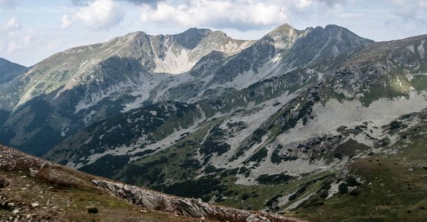 näkymä Rohace vuoristo ryhmä vaellus polku välillä Ziarske sedlo ja Smrek huippu Zapadne Tatry vuoret Slovakiassa aikana mukava kesäpäivä
 - Valokuva, kuva