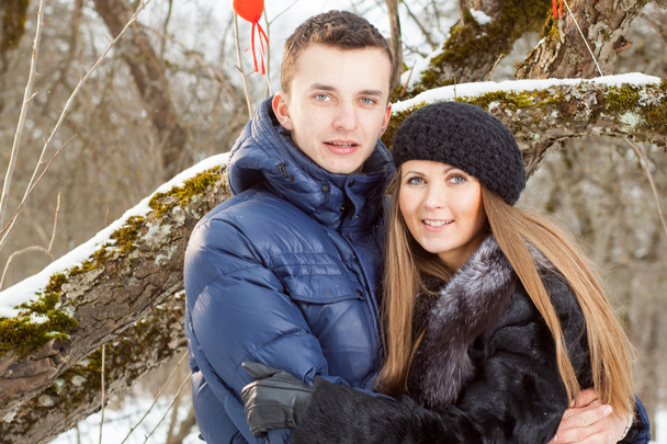 Happy Young Couple in Winter garden - Fotografie, Obrázek