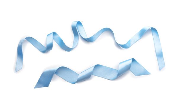 Hermosas cintas azules sobre fondo blanco
 - Foto, Imagen