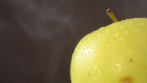 Περιστρεφόμενες πράσινο μήλο - Πλάνα, βίντεο
