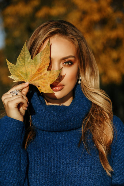 fashion outdoor photo of beautiful woman with blond hair in elegant outfit posing in autumn park - Φωτογραφία, εικόνα
