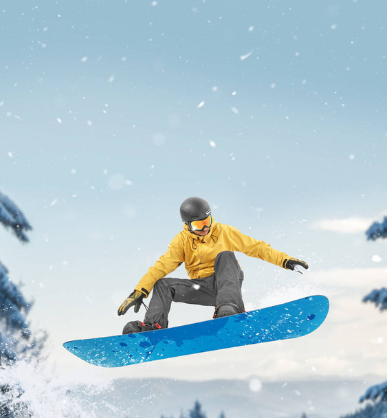 Snowboarder realizando un salto
 - Foto, Imagen
