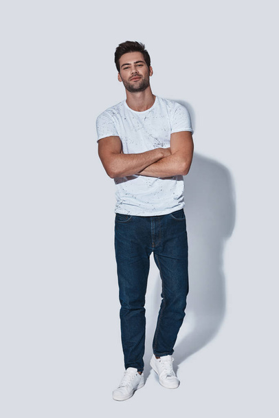 Confident and charming man, full length of handsome young man in casual wear looking at camera with arms crossed  - Foto, afbeelding