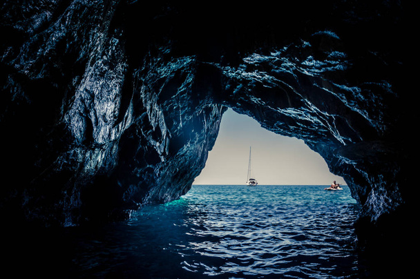 Lenyűgöző barlangban a tengerpart Palinuro Cilento, Olaszország - Fotó, kép