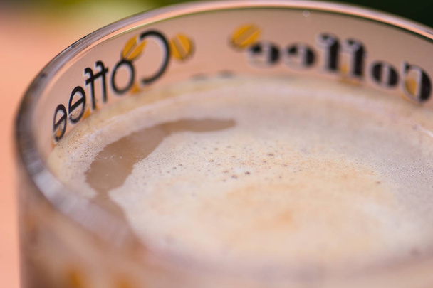 Koffie in een glas kopje close-up - Foto, afbeelding