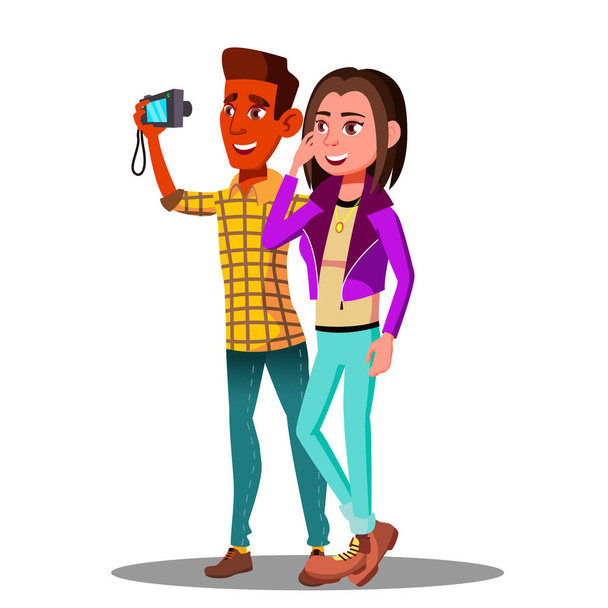 Amigos adolescentes Guy, Girl Take Selfie Together Vector. Ilustração isolada
 - Vetor, Imagem