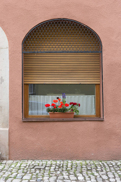 en una ciudad histórica de bavaria en el sur de Alemania en verano viejos edificios de madera marco de madera con ventanas, puertas y deecorations son un lugar romántico para tener vacaciones de tiempo incluso relajante
 - Foto, Imagen
