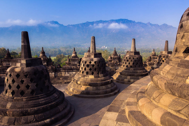 Borobudur Tapınağı'nda gün zaman, Yogyakarta, Java, Endonezya. - Fotoğraf, Görsel