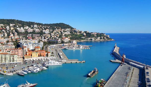Stad van Nice in Frankrijk, prachtig uitzicht boven de haven van Nice op Franse Rivièra - Foto, afbeelding