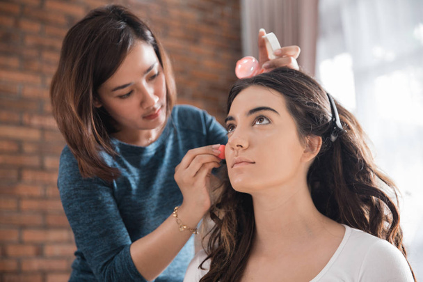 Make-up process for beautiful woman - 写真・画像
