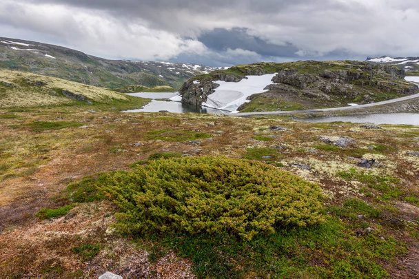 Mountain landscape along the National tourist route Aurlandstjellet. Flotane. Bjorgavegen. Western Norway - Foto, immagini