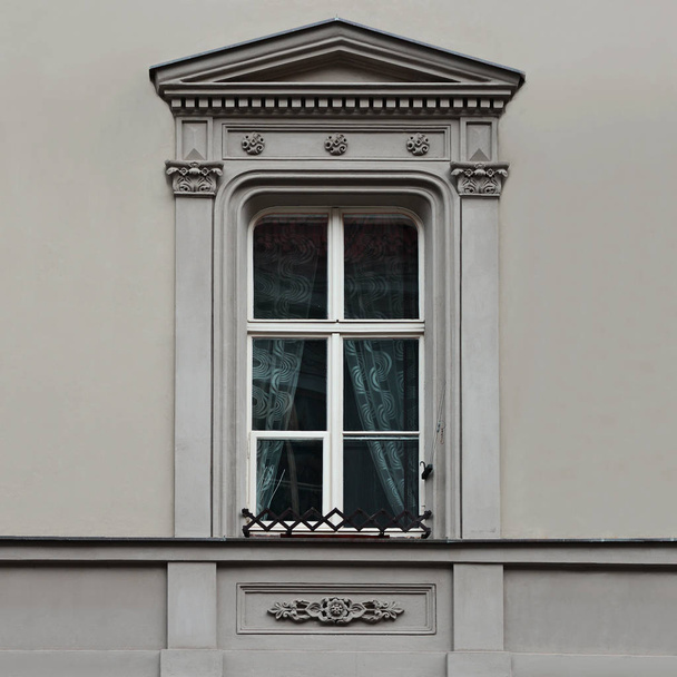Okno ze staré budovy.  - Fotografie, Obrázek