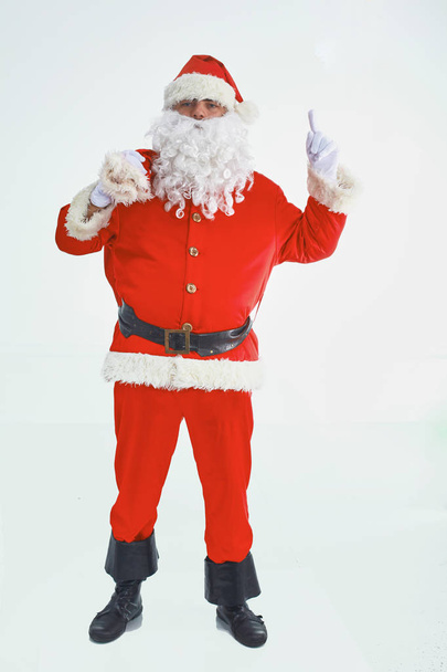 Boże Narodzenie Motyw: szczęśliwy Santa Claus. Na białym tle - Zdjęcie, obraz