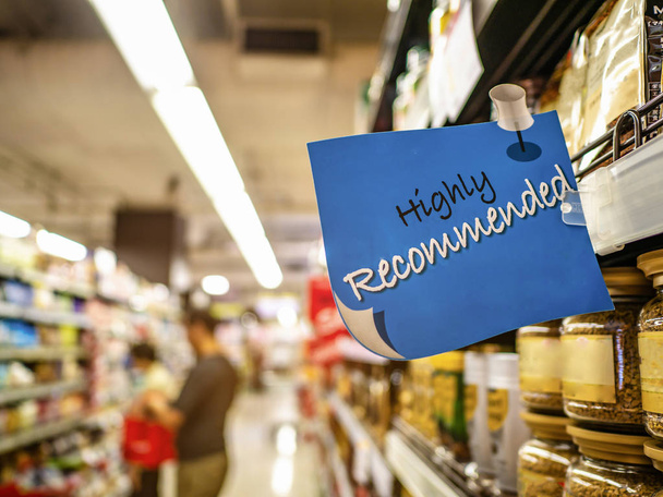 Hoog aanbevolen zone in supermarkt, Shoping in supermarke - Foto, afbeelding