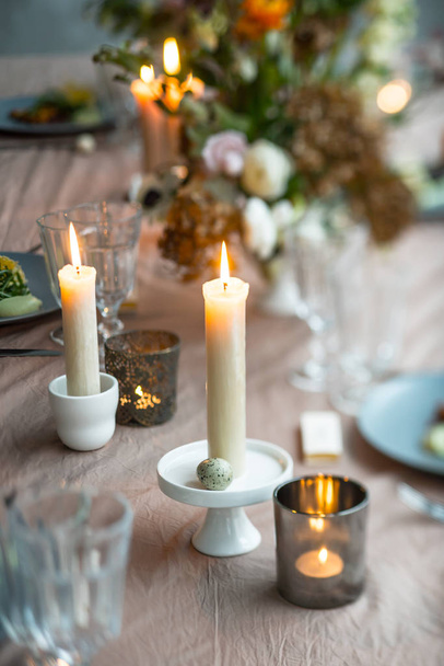 Easter table with candles - Valokuva, kuva
