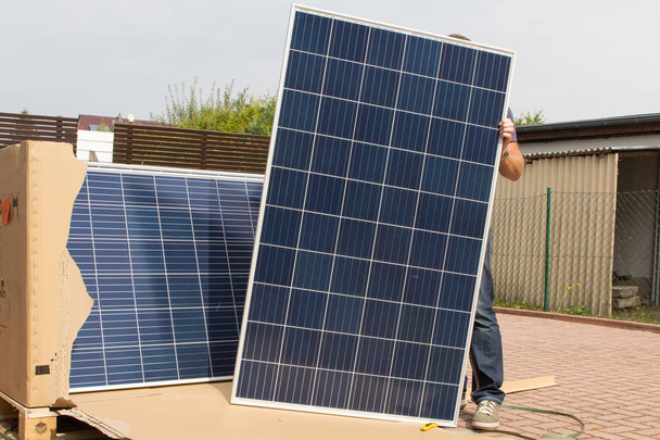Ηλιακά πάνελ για πράσινη ενέργεια - Φωτογραφία, εικόνα