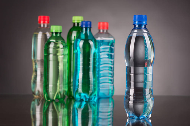 színes műanyag palack - Fotó, kép