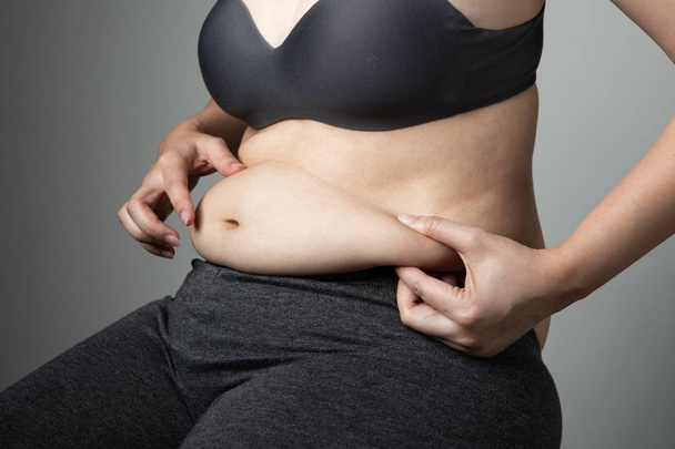 fat woman cellulite belly unhealthy - Foto, afbeelding
