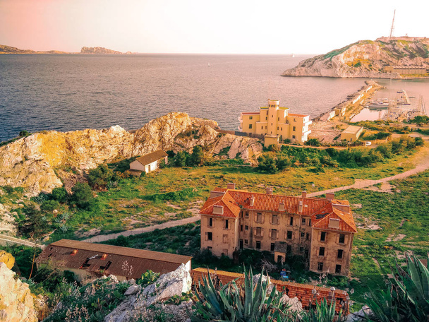 View of Frioul archipelago in Mediterranean sea near Marseille, France - Foto, Imagen
