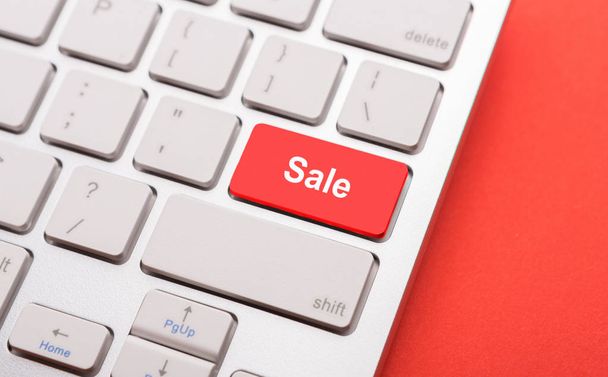 Myynti punainen avain kannettavan tietokoneen näppäimistö
 - Valokuva, kuva
