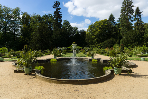 Fountain in front of the Sicilian garden and park Sanssouci. Podsdam. Germany - Fotoğraf, Görsel