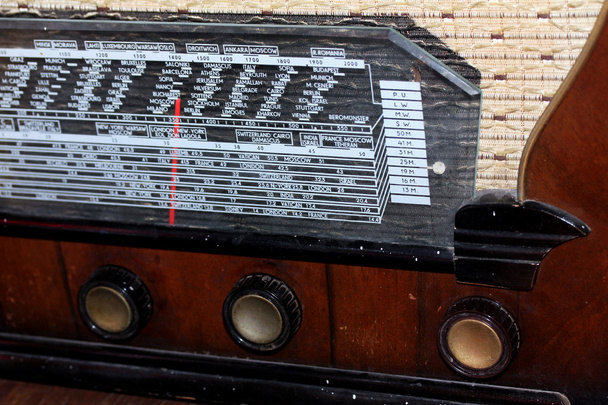 旧式なラジオ - 写真・画像