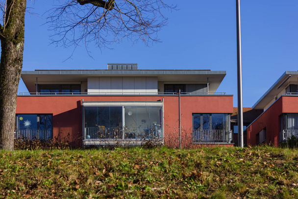 bâtiments et détails de l'architecture de la ville historique dans le sud de l'Allemagne sur un jour ensoleillé de l'avènement Décembre avec ciel bleu près de la ville de munich et Stuttgart
 - Photo, image