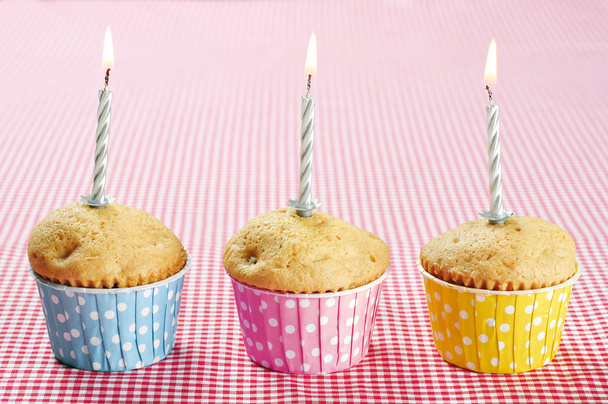 renkli kek içinde üç muffins - Fotoğraf, Görsel
