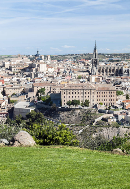 Cidade espanhola de Toledo
 - Foto, Imagem