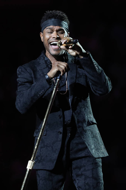 NEW YORK - AUGUST 27, 2018: American singer and songwriter Maxwell sings National Anthem at the 2018 US Open opening night ceremony at National Tennis Center in New York - Fotó, kép