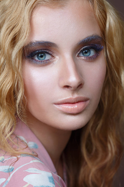 Beauty portrait of an elegant blond girl with evening make-up. - Фото, изображение