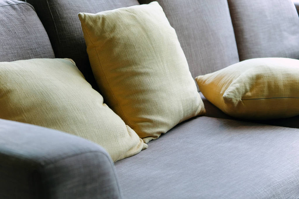Cuscino sul divano, Dettaglio soggiorno - Foto, immagini
