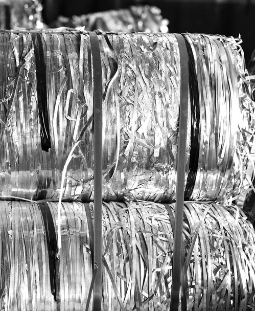 tiras de alumínio após arestas de corte embaladas, apenas para enviar para derreter
 - Foto, Imagem