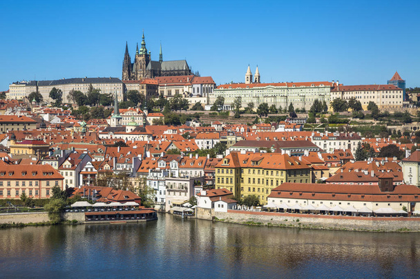 Prag eski şehir ve Prag Kalesi'ne, Çek Cumhuriyeti. - Fotoğraf, Görsel