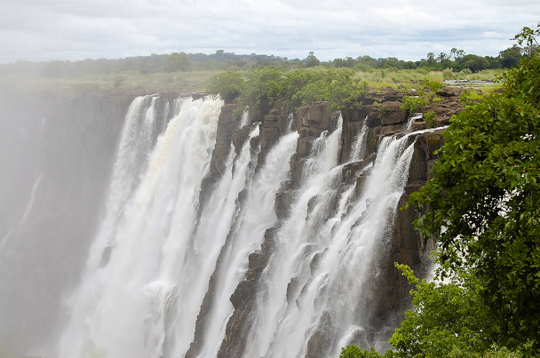 ビクトリア滝 - ジンバブエ/ザンビアとの国境 - 写真・画像