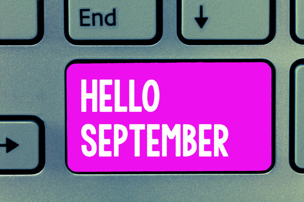 Word writing text Γεια Σεπτέμβριο. Επιχειρηματική ιδέα για Eagerly θέλουν ένα θερμό καλωσόρισμα στο μήνα Σεπτέμβριο - Φωτογραφία, εικόνα
