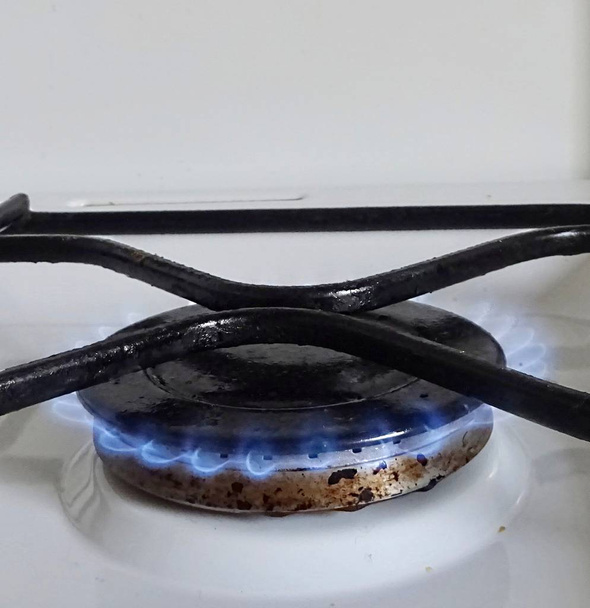 青い火のキッチン家電 1 つ単一分離ガス バーナー Syn ガス天然ガス プロパン ブタン燃料に調理用のコンロをガス  - 写真・画像